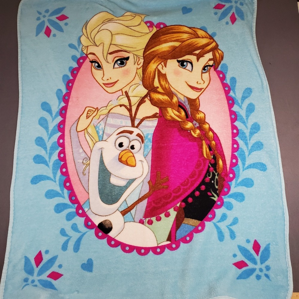 Disney Frozen Nordic Family Throw Blanket Elsa Anna & Olaf The Northwest Company